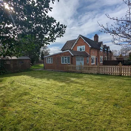 Wheelbarrow Cottage Bengeworth Exterior photo