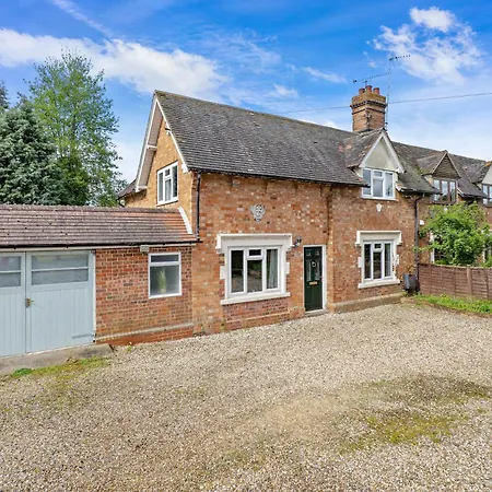 Wheelbarrow Cottage Bengeworth Room photo